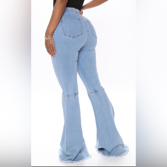 BNWT FasionNova Got What You Want Flare Leg Jeans - Light Blue Wash - Picture 4 of 12